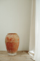 Spanish terra cotta urn ... rests of old red paint ... great patina !