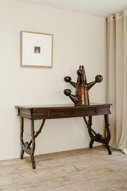 18th century Italian walnut cosole/writing table ... 
