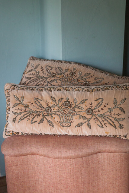 serpentineshaped upholstered pillow/blanket box ...