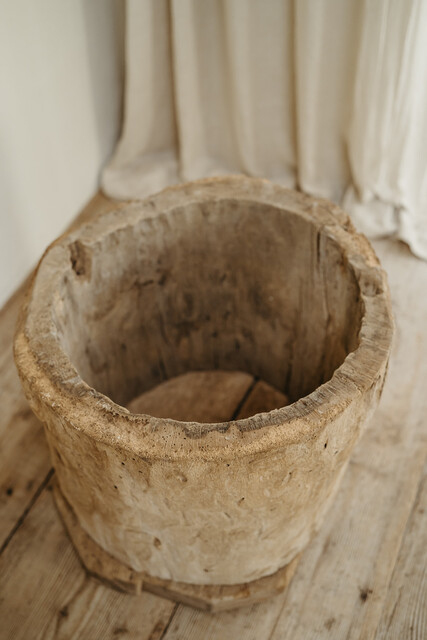 Spanish log bucket/stool ... 