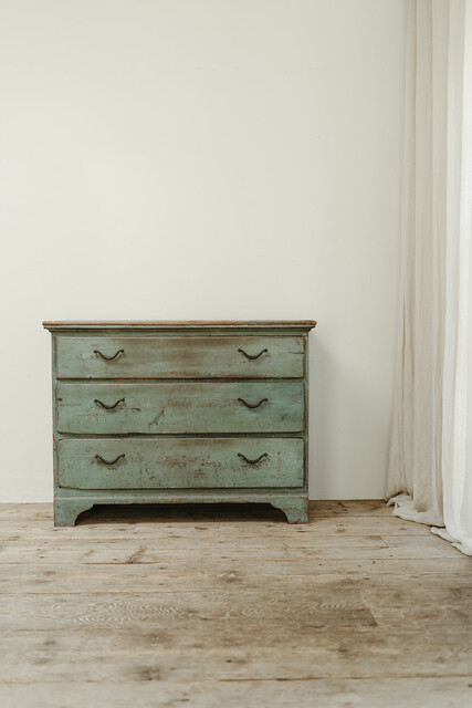 Swedish pine commode ... small proportions ... old blue paint ...