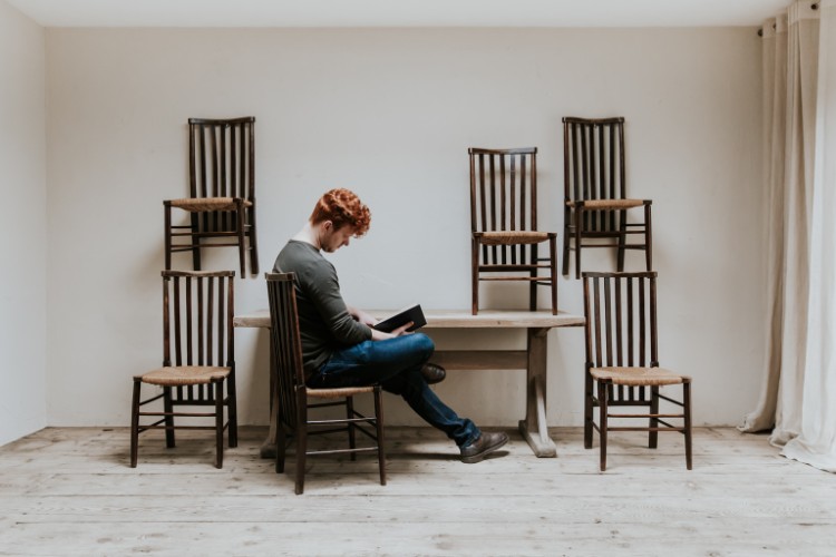 more chairs ...