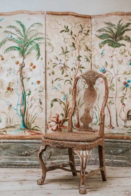 18th century setting ... 