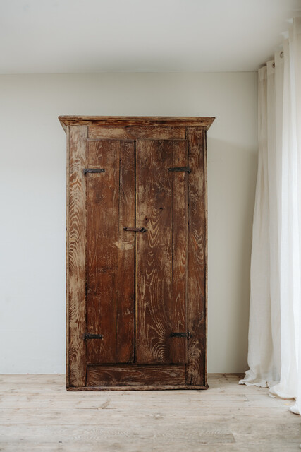 18th century Spanish chestnut cabinet ...