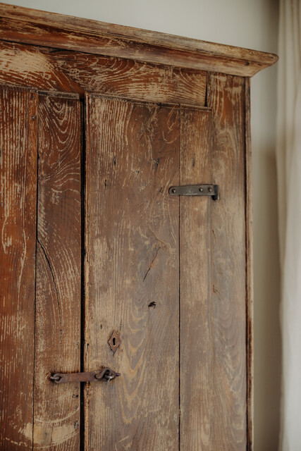 18th century Spanish chestnut cabinet ...