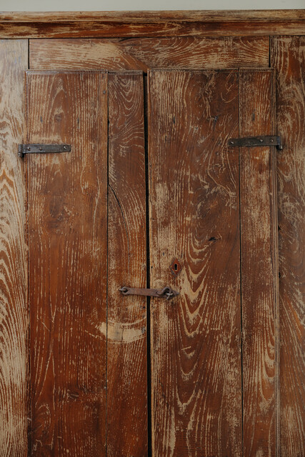 18th century Spanish chestnut cabinet ...