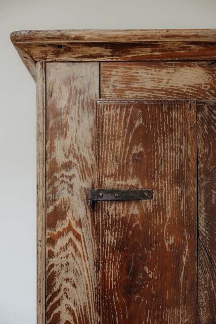 18th century Spanish chestnut cabinet ...