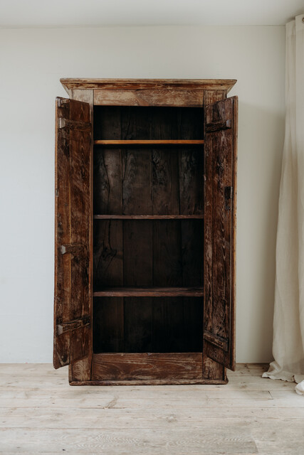 18th century Spanish chestnut cabinet ...