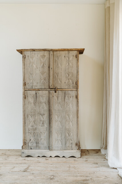 19th century oak and chestnut 4doors cabinet, north of Spain ...