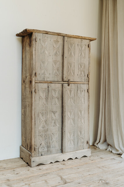 19th century oak and chestnut 4doors cabinet, north of Spain ...