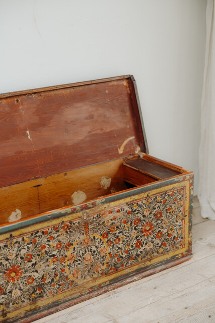 19th century Swedish blanket chest ... original paint ... 