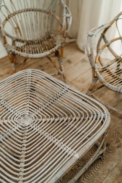 Set of 4 rattan chairs and table .. 