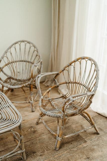 Set of 4 rattan chairs and table .. 