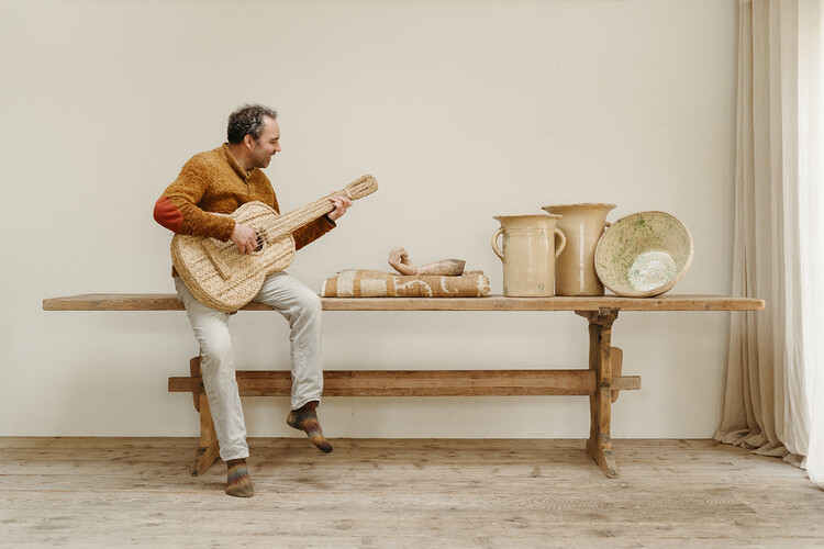 baby I am the guitar man .... 