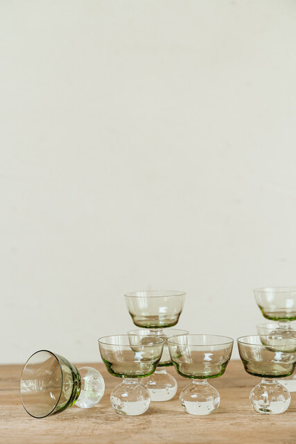champagne coupes ... 