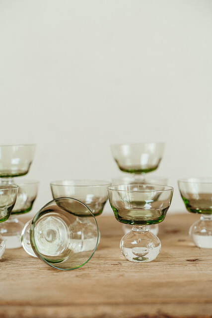 champagne coupes ... 