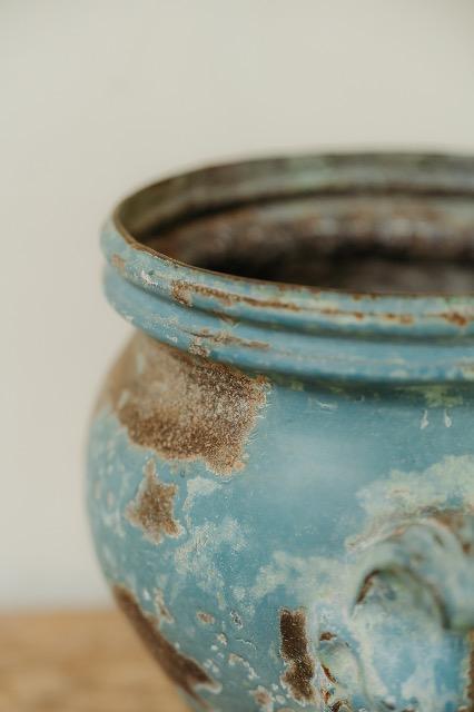 Enameled castiron vase de Rouen .. sublime color ! 