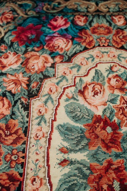 extra large Moldavian rug... vibrant colors ! 