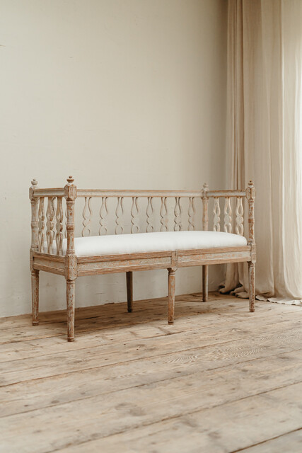 georgeous Swedish bench .. small proportions ...