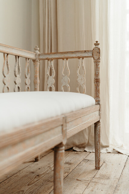 georgeous Swedish bench .. small proportions ...