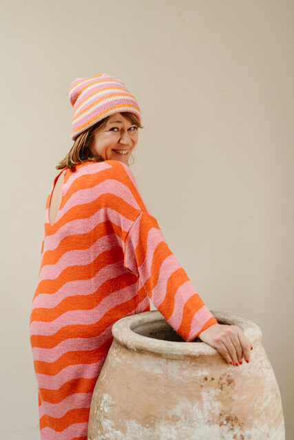 love these xl terra cotta olive jars from Spain ...