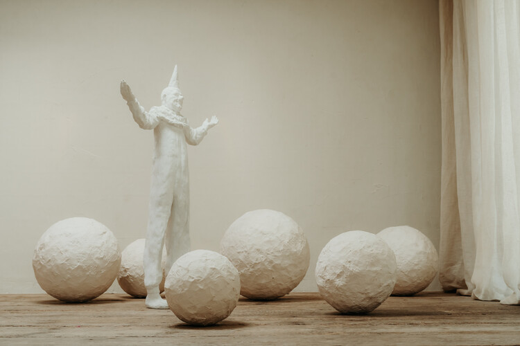 papier mâché balls .... 