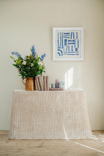 Rattan table .. 