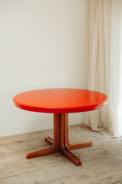 round or ovalshaped Danish dining table ... 