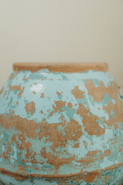 Spanish terra cotta urn .. rests of old blue paint .. wonderful patina !