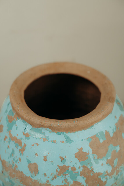 Spanish terra cotta urn .. rests of old blue paint .. wonderful patina !