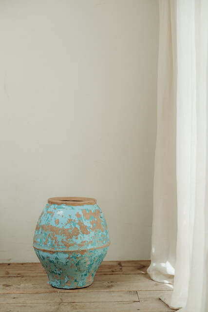 Spanish terra cotta urn .. rests of old blue paint .. wonderful patina !