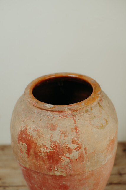 Spanish terra cotta urn ... rests of old red paint ... great patina !