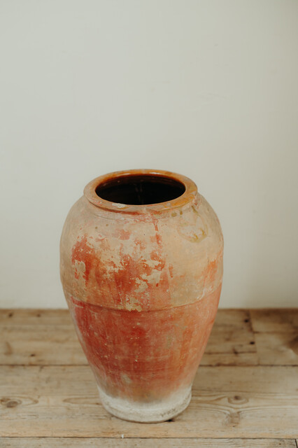 Spanish terra cotta urn ... rests of old red paint ... great patina !