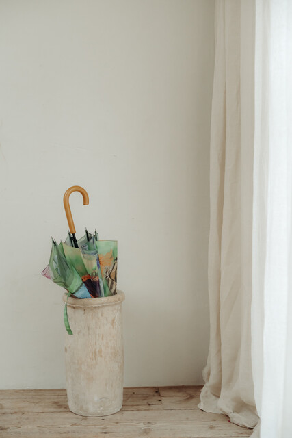 Spanish terra cotta urn/canestand ...