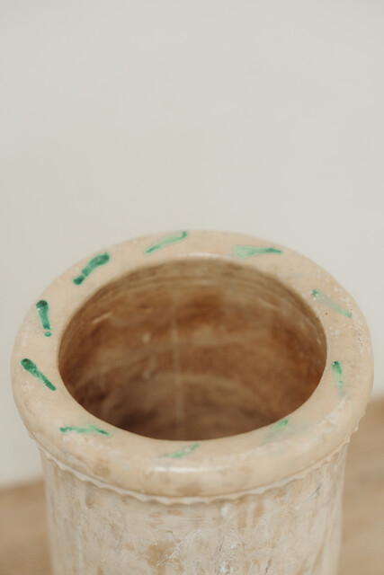 Spanish terra cotta urn/canestand ...