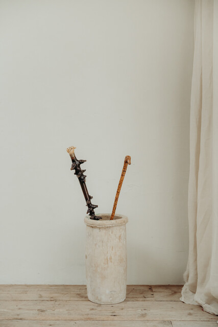 Spanish terra cotta urn/canestand ...