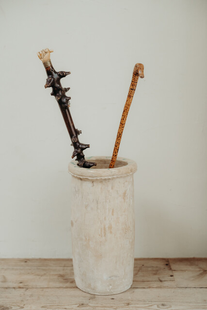 Spanish terra cotta urn/canestand ...