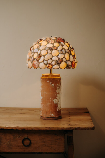tablelamp in terracotta and shells ... a unique piece ...