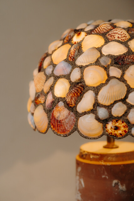 tablelamp in terracotta and shells ... a unique piece ...