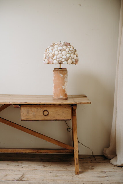 tablelamp in terracotta and shells ... a unique piece ...