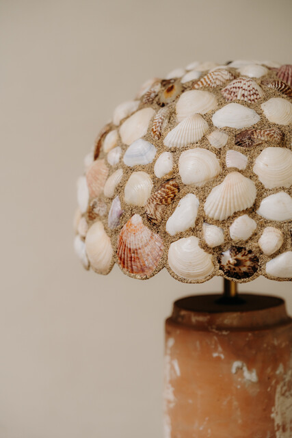 tablelamp in terracotta and shells ... a unique piece ...