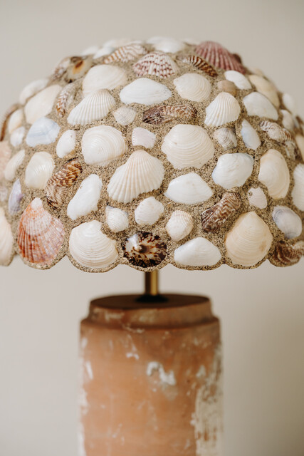 tablelamp in terracotta and shells ... a unique piece ...