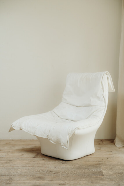 vintage white leather Gerard Van den Bergh fauteuil ...