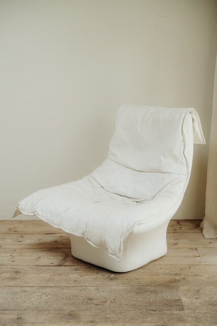 vintage white leather Gerard Van den Bergh fauteuil ...