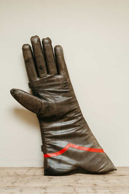 xl leather glove .. shopdisplay ... publicity sign 